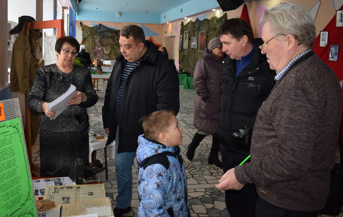 В центре культуры и досуга состоялось  театрализованное представление "ПОМНИМ! ГОРДИМСЯ!...И НАДЕЕМСЯ!”, основанное на исторических событиях, проходивших в годы Великой Отечественной  войны на территории Барышского района. В фойе проходила  интерактивная выставка.