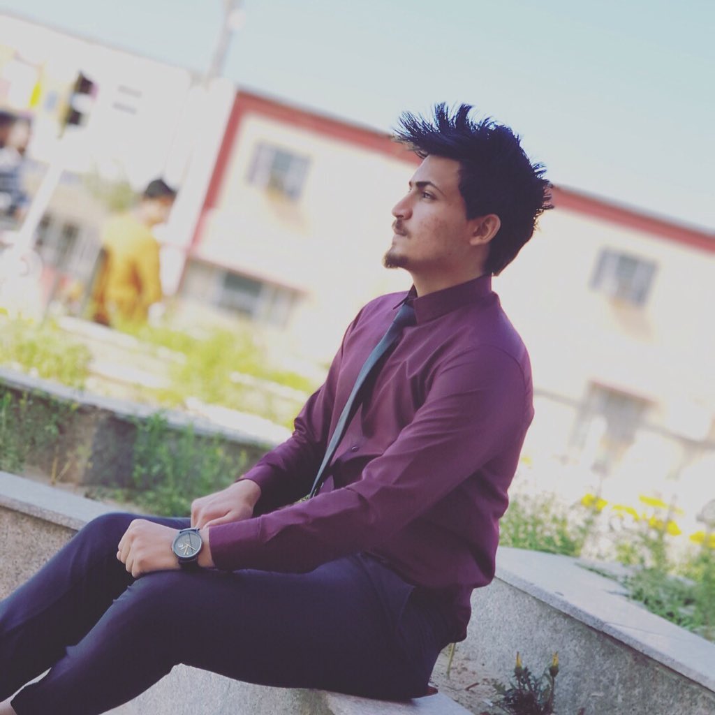 هل جربت  أَن تضحك من أعمق نقطة في داخلك ؛ و من ثم تشْعُرَ #بالوحدة رَغمُ أُلوف البشَرِ حَولك ❤!"
#احساس_قاتل_فعلا