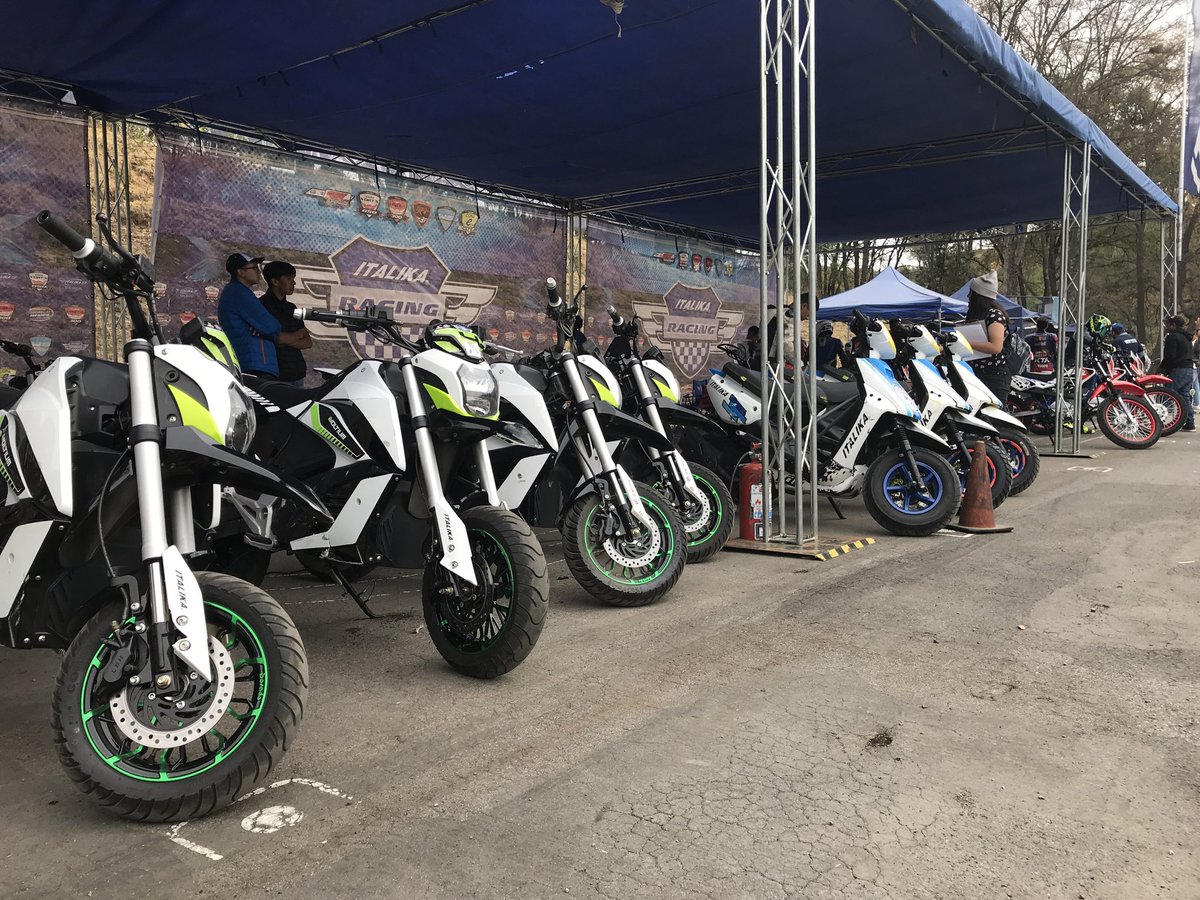ItalikaRacing's tweet photo. Apunto de arrancar la Fecha 1 Campeonato Nacional #TalentoITALIKA
#WSCupMx #CopaDM125 #CopaEVoltium #DescrubiendoTalentos #FormandoTalentos #RoadToMotoGP
@ItalikaOficial
@liquiMolyzate
@Pirelli_Moto_MX
@RacingBikemx https://t.co/JdrquHugxS