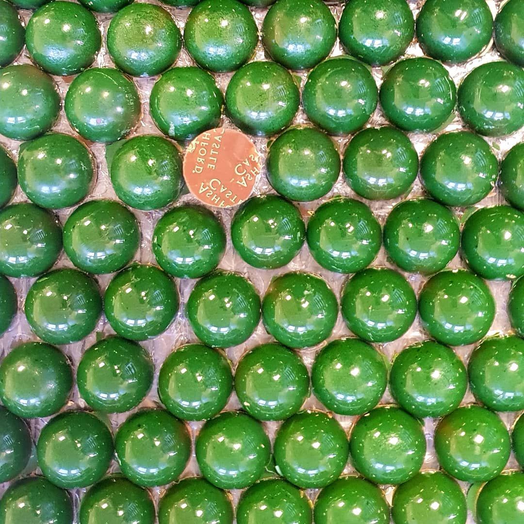 valrhonauk's tweet photo. Happy Saint Patrick's Day!
Colourful @paulapastry 's praline chocolate bonbons baked with #BAHIBE 46% and #OPALYS 33%
#valrhona #Valrhonauk #Praline #IrishFlag #Irish #stpatricksday #cerclev
@ashfordcastle @redcarnationhotels https://t.co/p82GJlAhRN