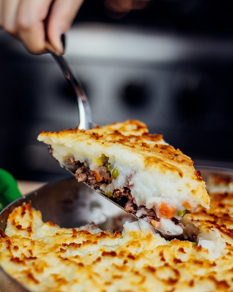 BrigadeKitchen's tweet photo. You can't go wrong with Shephard's Pie on #StPatricksDay! 🍀 Grab your #BrigadeKitchen Skillet and head over to our IG Story for the recipe: https://t.co/6gBml82YDK https://t.co/OWURkw19mf