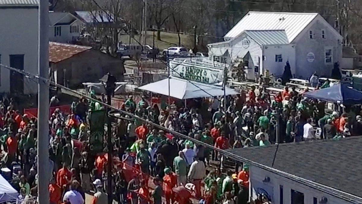 STLlocal562's tweet photo. Happy St. Patrickโs Day!!! We hope you are getting round two celebration in today. Thanks for all of you who made yesterdayโs celebration of the best yet! ๐๐
#wearelocal562 #stpaddysday2019 #welovewhatwedo #celebrate #lotsoforange #greenbeer #thatwasfun #family #neighbors https://t.co/7tXh76I4wG