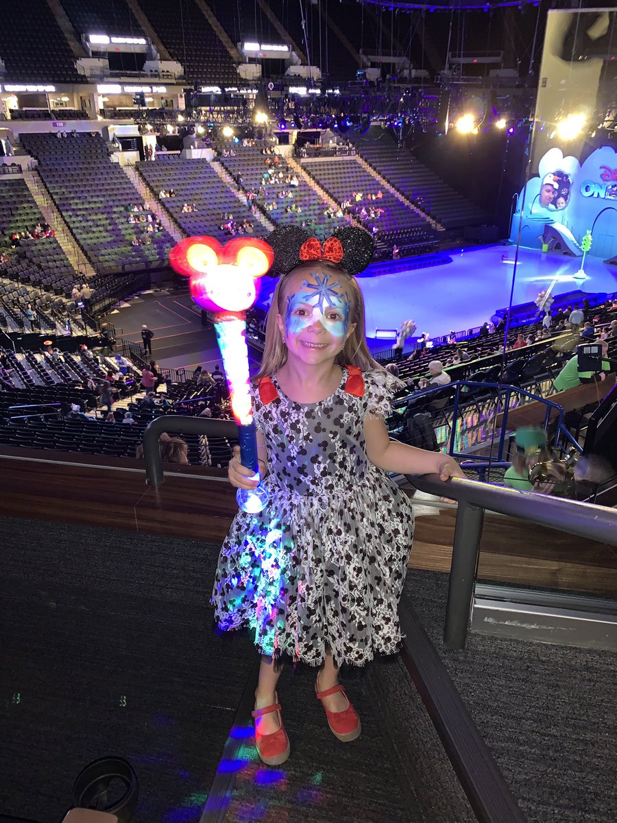 RecruiterNaCole's tweet photo. #disneyonice https://t.co/FBCeHmblTA