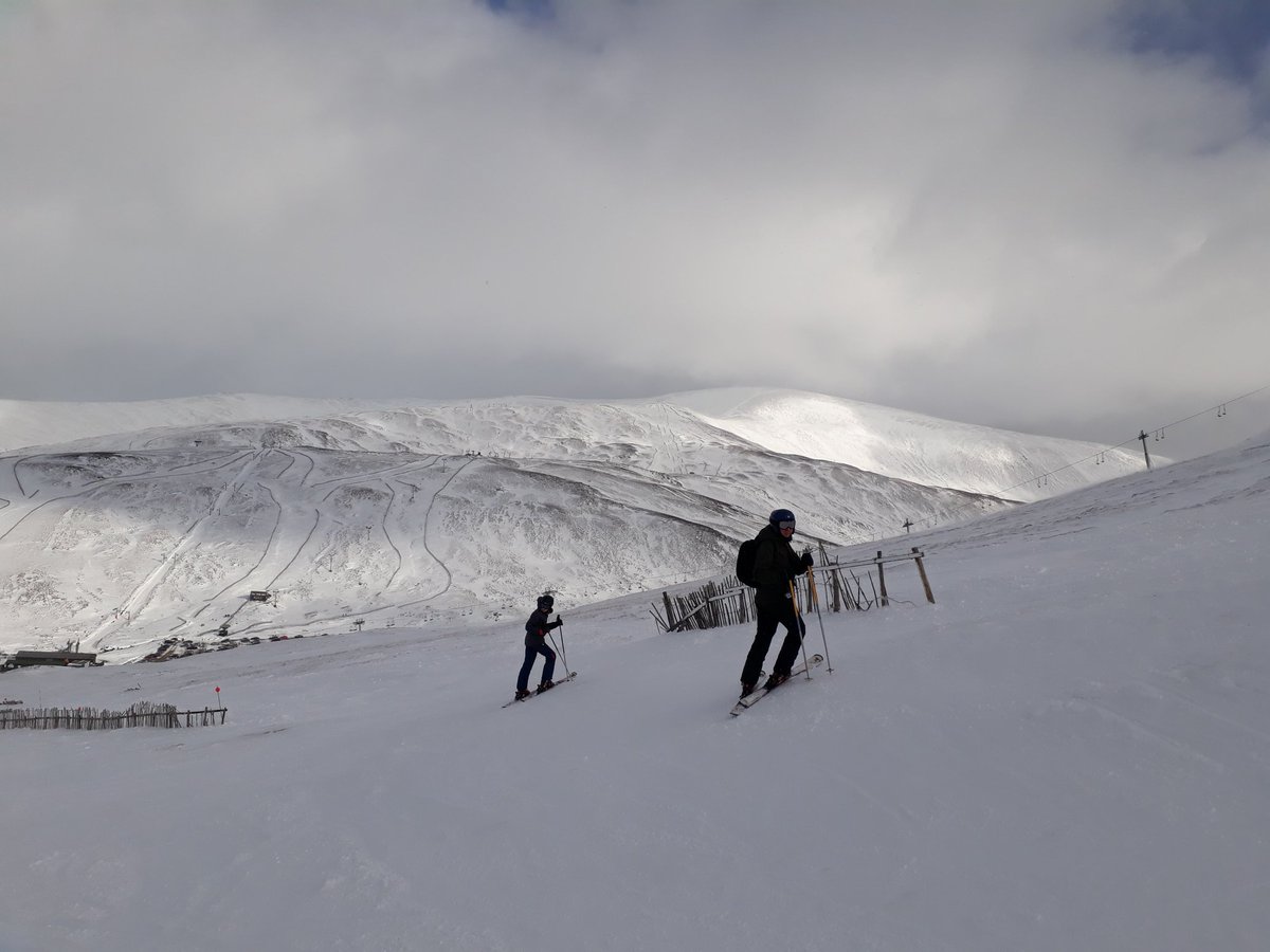 Martha_Caddell's tweet image. Blizzards, blue skies and surprisingly good skiing. #WeekendsMatter #TimeOut