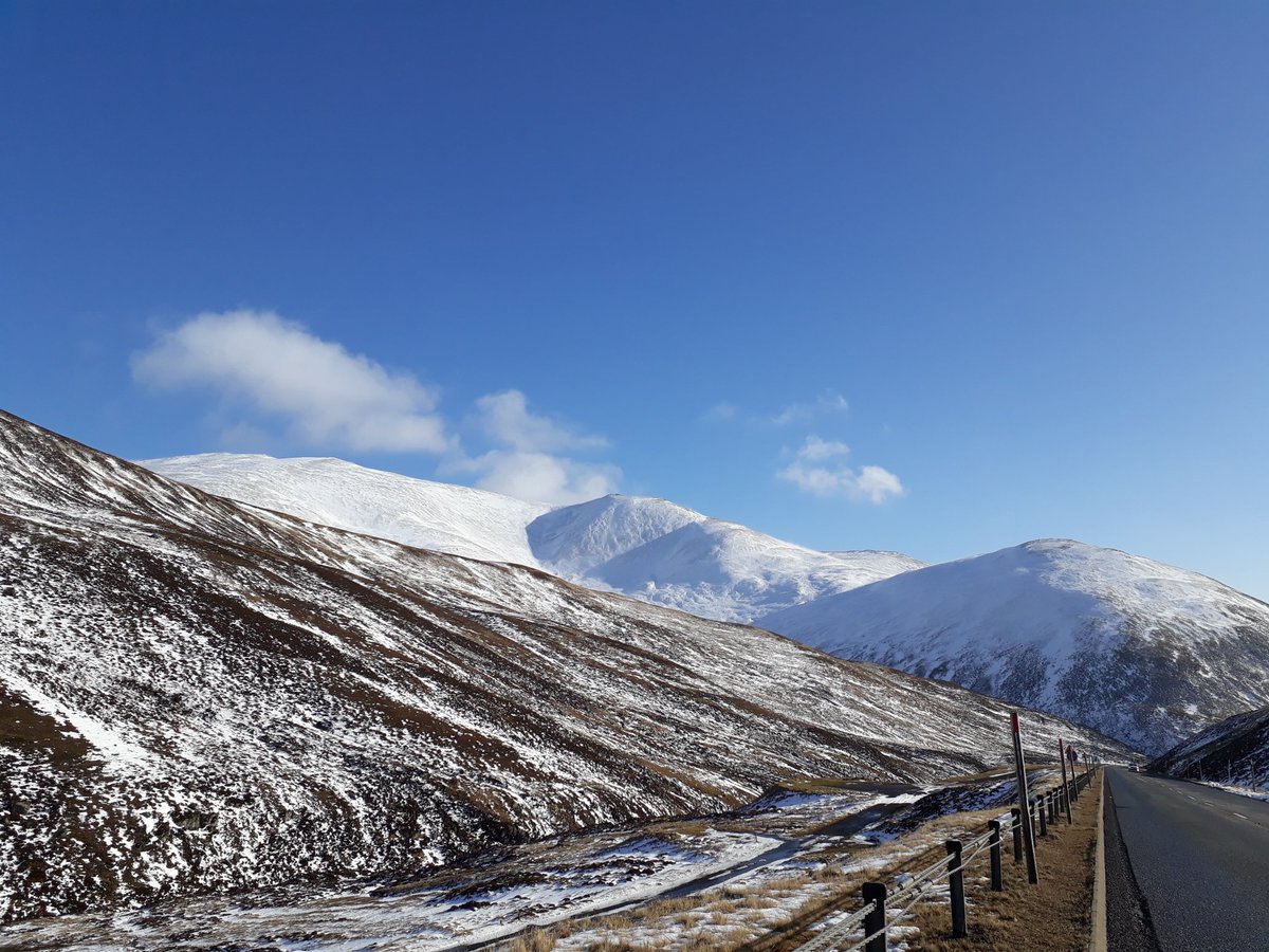 Martha_Caddell's tweet image. Blizzards, blue skies and surprisingly good skiing. #WeekendsMatter #TimeOut