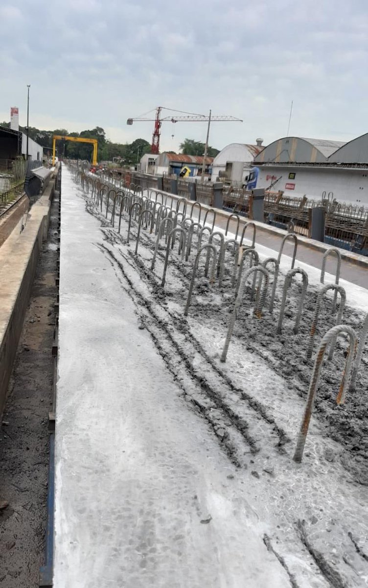 Pretec_PY's tweet photo. Semana con mucha lluvia pero en  nuestra fabrica eso no es un contratiempo. 
Pretec no para, su obra en tiempo real. https://t.co/1EO85CzYlq