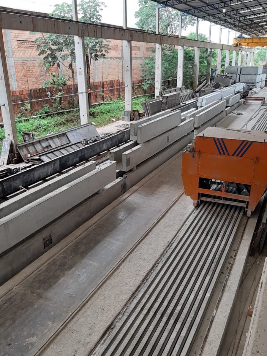 Pretec_PY's tweet photo. Semana con mucha lluvia pero en  nuestra fabrica eso no es un contratiempo. 
Pretec no para, su obra en tiempo real. https://t.co/1EO85CzYlq