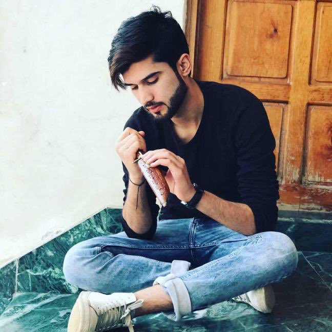 zaidali111131's tweet photo. Sometimes you do what you have to do ❤️ #staystrong #stayfearless #Love #games #life #backstabs #Kashmir #Turkey https://t.co/Dv5AVxUJ5u