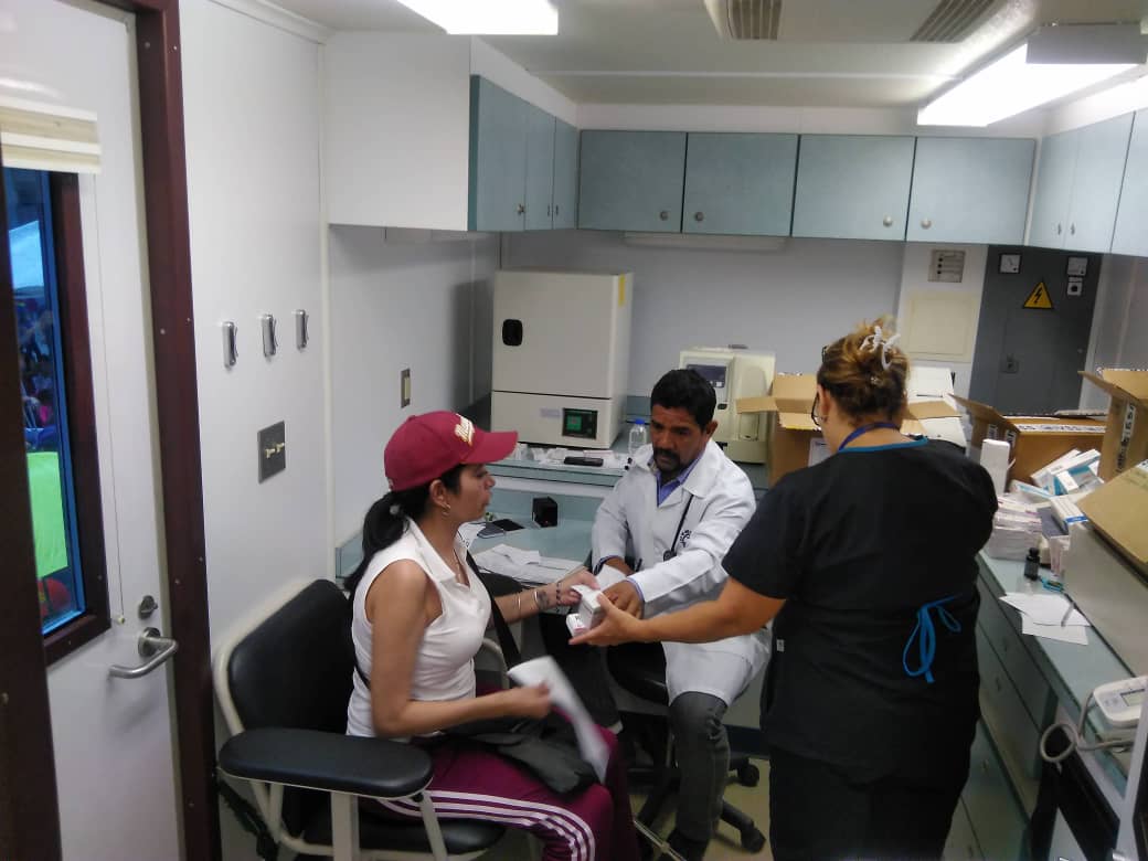 DigesaludFANB's tweet photo. Para el Pueblo de Ciudad Tiuna @hospimilTiuna con despliegue de equipos de salud y unidades móviles HQ realizando Jornada de atención integral asistencial #SaludMilitarParaTodos https://t.co/8ZAshwBSVe