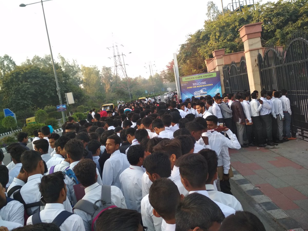 Santosh20050996's tweet photo. #justiceforebiz
@narendramodi @amitabhk87 @ShivamTyagiVats
We need justice
This is the wave of the young stars
Who want justice for own fundamental rights. https://t.co/NeltAK3NEa