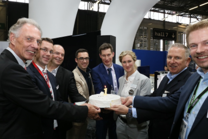 CompositesPress's tweet photo. Fiber Placement Center celebrates its one-year anniversary at @JECComposites World and welcomes two new partners https://t.co/cyHpf9ZL75 • Shared on https://t.co/hPSSKplMZm Social network on #Compositematerials • #FiberPlacementCenter #Fiberplacement #Composites @sglcarbon https://t.co/LeDmiqY41l