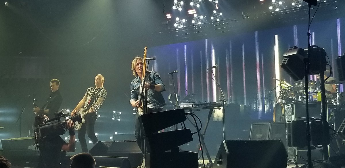 Scotty_Fan96's tweet photo. @KeithUrban London, ON! https://t.co/KjZi5qGLmv