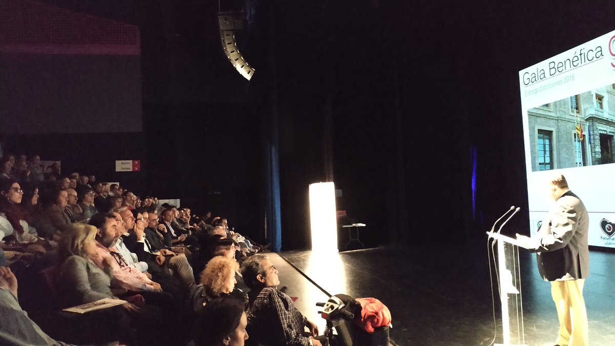 PlenaAragon's tweet photo. "Hemos de pasar de un modelo asistencialista o rehabilitador a un modelo social y de derechos, centrado en los derechos de las personas. La inclusión real debe comenzar en las aulas" Novena Gala de @lacusaragon en el @TeatroEsquinas https://t.co/UoC4LFkoEZ