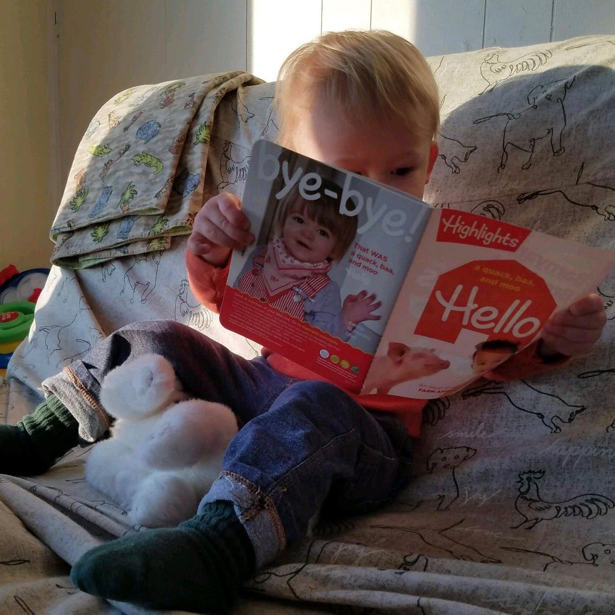 Highlights's tweet photo. Grab a sunbeam and get lost in a good read! 🌞  #BabyOfTheWeek #HighlightsHello #BabyBookworm https://t.co/qcQzTK3dM2