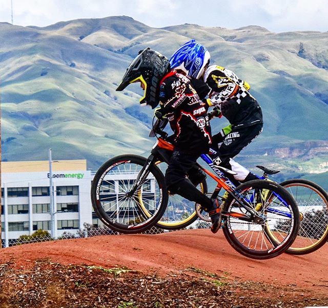 iceandhan's tweet photo. Thanks for the hard work snapping 📸📸📸 for everybody @maryannsweazy👍🤙👊
.

#bmx 
#bmxracing 
#usabmx 
#bmxkids 
#kidsonbikes 
#groms #bmxgroms #kidswhoshred 
#littleshredder 
#2wheels 
@bellbikehelmets 
@evssports
@gformprotects
@odigrips
@bayareab… https://t.co/VZIyRxDpnD https://t.co/n2AGLcA5kz