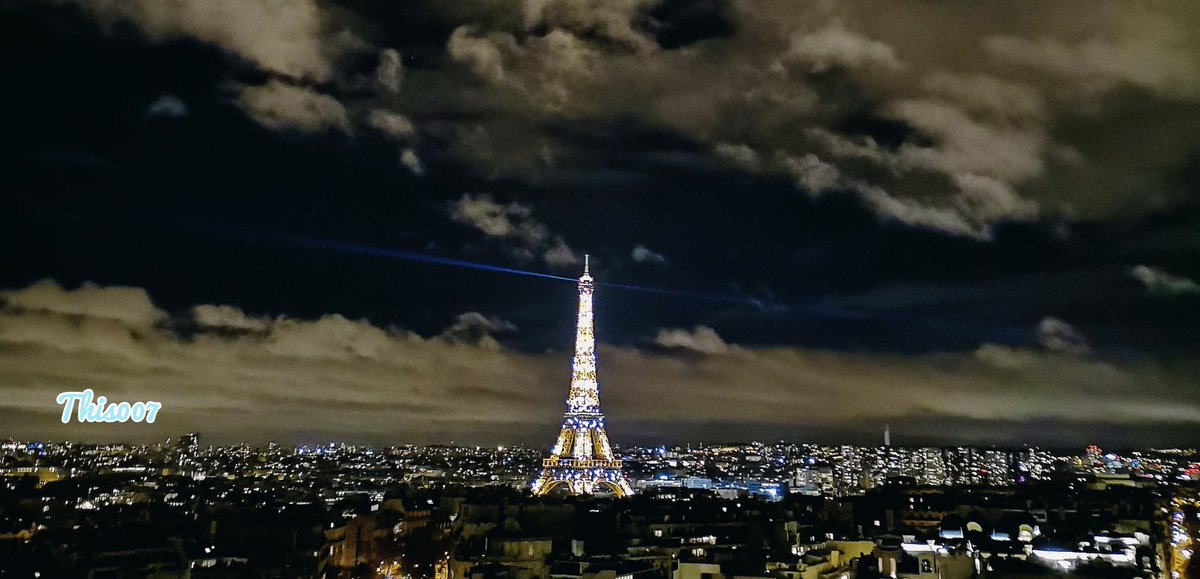 Paris calling Romantic Nights.
#Paris #ParisJeTaime #toureiffelofficielle #TourEiffel
#arcdetriomphe
@VIParis @deliasailles