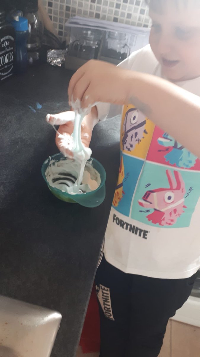 toddy2112's tweet photo. 2nd experiment, making slime from household things 🙈 @AbpsSch #abpsscienceselfie https://t.co/9SLUNqrPwo