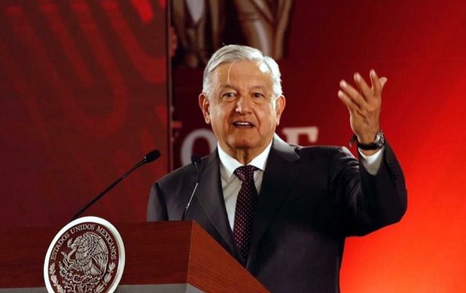 #LoMásVisto: Acusan que quieren poner a AMLO en la boleta del 2021

bit.ly/2O4Ulrh
