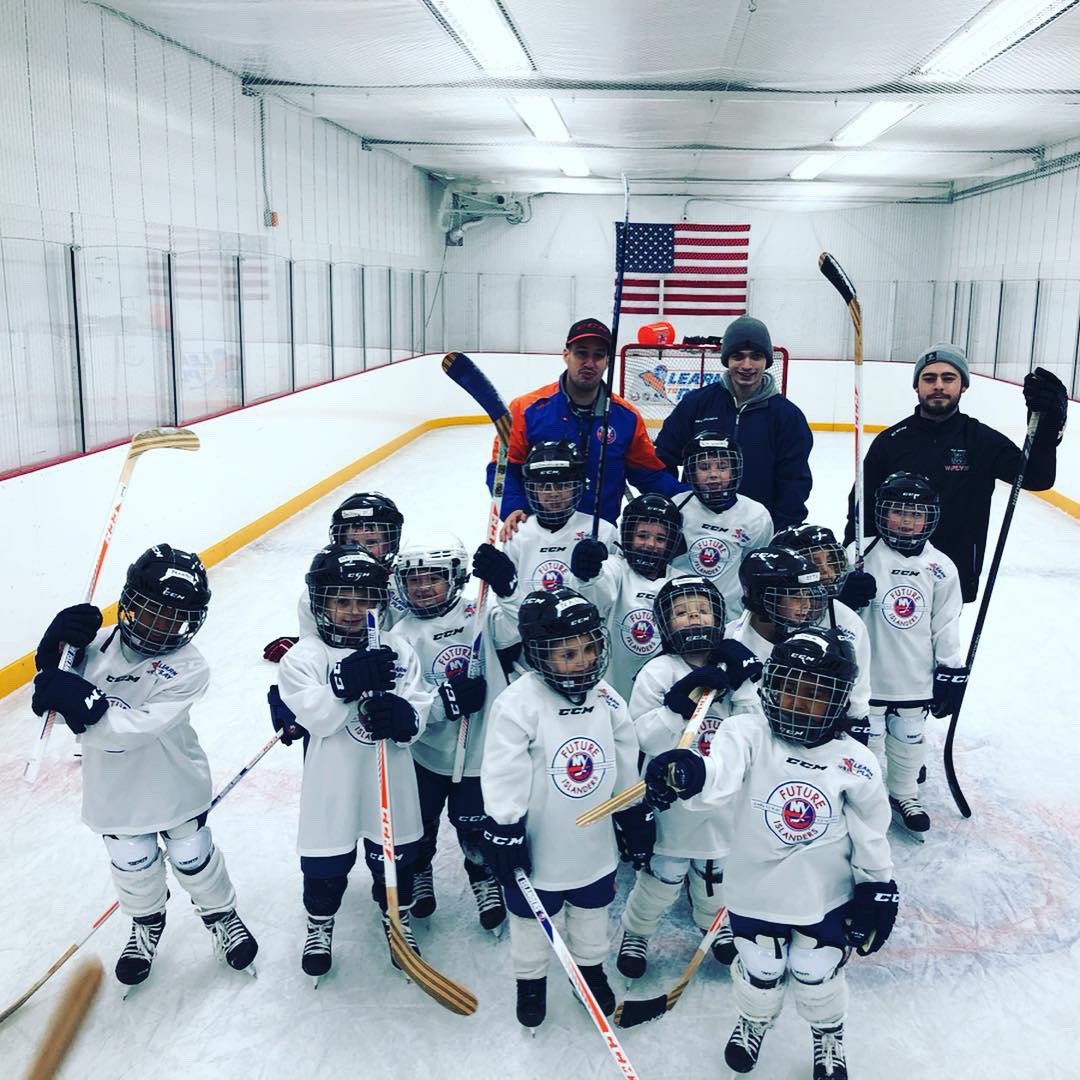 LIC_ICE's tweet photo. 1️⃣4️⃣3️⃣ kids graduated from our winter Learn to Play Program.

Thanks to the @NHL @NHLPA and @NYIslanders for sponsoring this program and growing the game! https://t.co/bz8QH32m9F