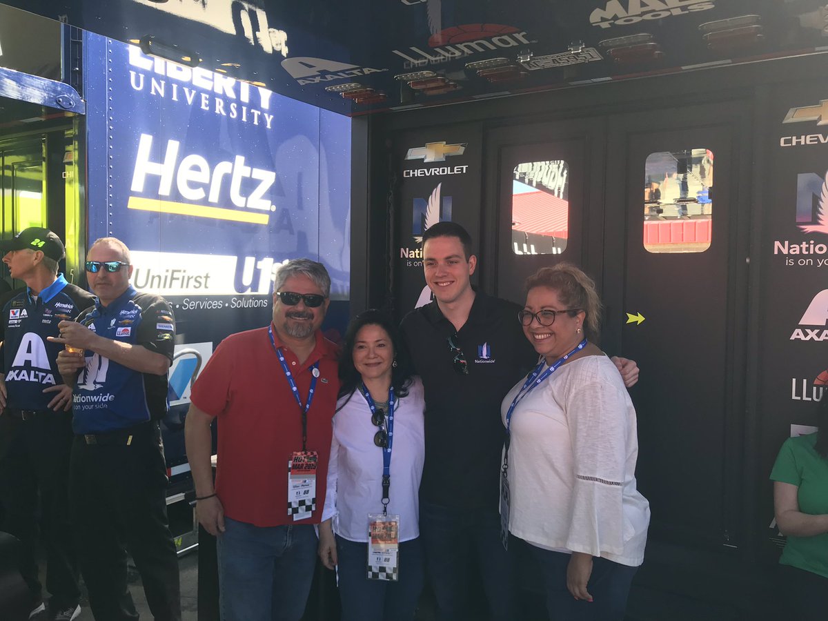 NationwidePet's tweet photo. #PetCrew Sweepstakes winner, Nadine and her friends meeting @AlexBowman88 https://t.co/HJzuzuDr2Y