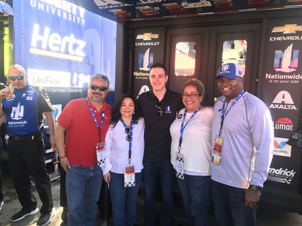 NationwidePet's tweet photo. #PetCrew Sweepstakes winner, Nadine and her friends meeting @AlexBowman88 https://t.co/HJzuzuDr2Y