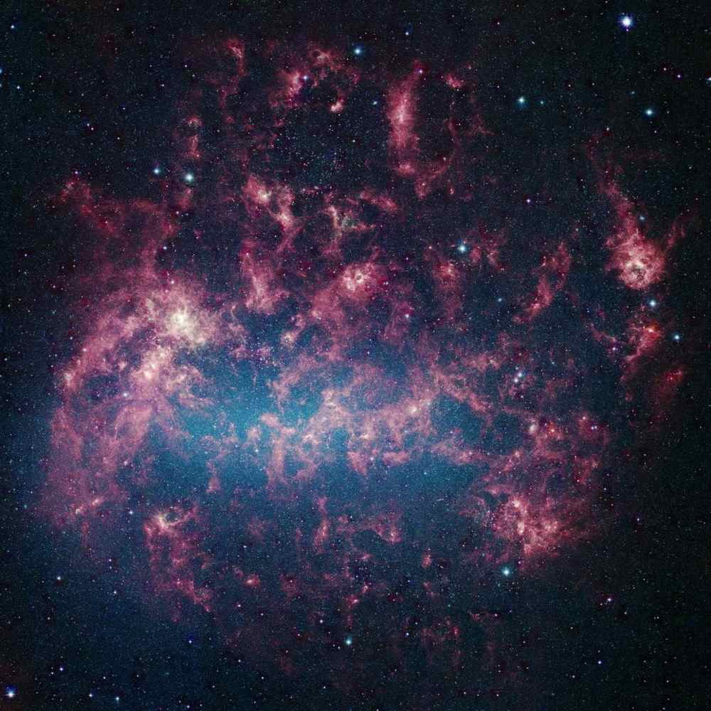 Rommelagr's tweet photo. Have a great Sunday, guys!
I'll leave here a photo of one of the closest galaxies to our Milky Way, the Large Magellanic Cloud just because. https://t.co/srDrwrYpl5