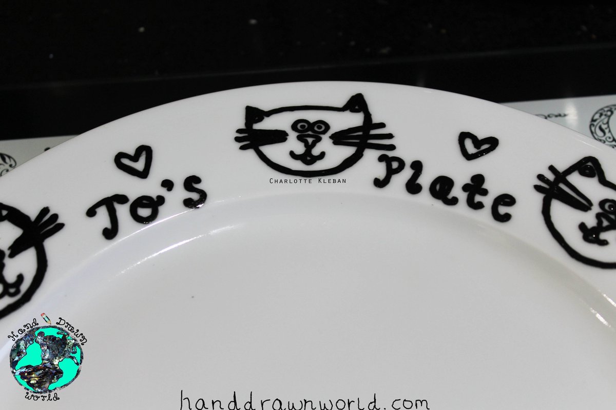 HandDrawnWorld_'s tweet photo. Serve the purrrfect meal on a hand drawn porcelain plate 🐈 

Can also be personalised with the name of the happy couple 💕🎁

https://t.co/PvQ6hKfVGm

#brumhour #weddingdaychat #handmadehour #cats #catlovers #weddinggifts https://t.co/vF6SMM6ivo