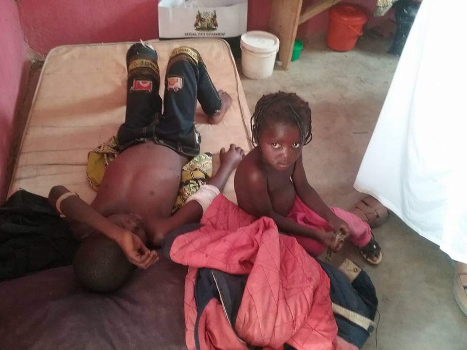 PLLIVESMATTER's tweet image. m.facebook.com/story.php?stor…
Read the sad story of these innocent Adara kids caught in the web of herdsmen attacks on their village.
Who will save the Adara people? Who will arrest these attackers?
@BashirAhmaad @ProfOsinbajo @muslimrights @gimbakakanda @YarKafanchan @MBuhari