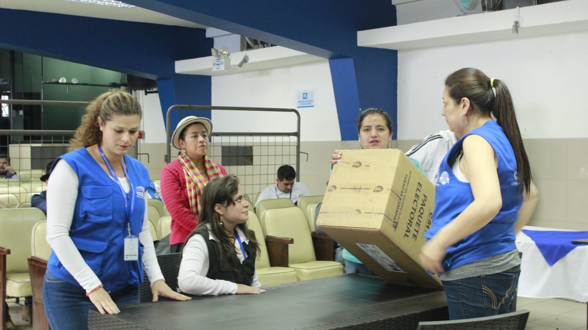 cnebolivar's tweet photo. AHORA | Se desarrolla el #SimulacroElectoral2019 de la  sesión permanente de la Junta Provincial Electoral de Bolívar. https://t.co/Y69FlFVAHc