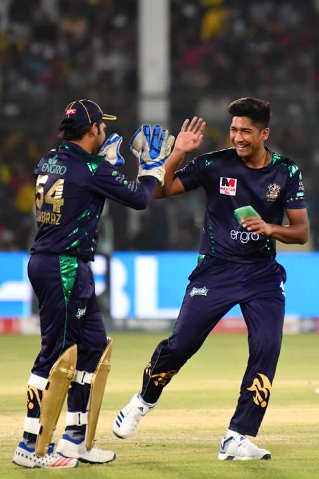 RadioPakistan's tweet photo. #QuettaGladiators clinches the trophy of PSL 4 @thePSLt20 , defeating #PeshawarZalmi by 8 wickets on Sunday at National Stadium Karachi
#PSLFinal #PSLFinal2019 
#QGvPZ https://t.co/JlCPJYvbpu