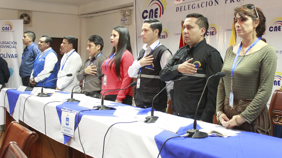 cnebolivar's tweet photo. AHORA | Se desarrolla el #SimulacroElectoral2019 de la  sesión permanente de la Junta Provincial Electoral de Bolívar. https://t.co/Y69FlFVAHc