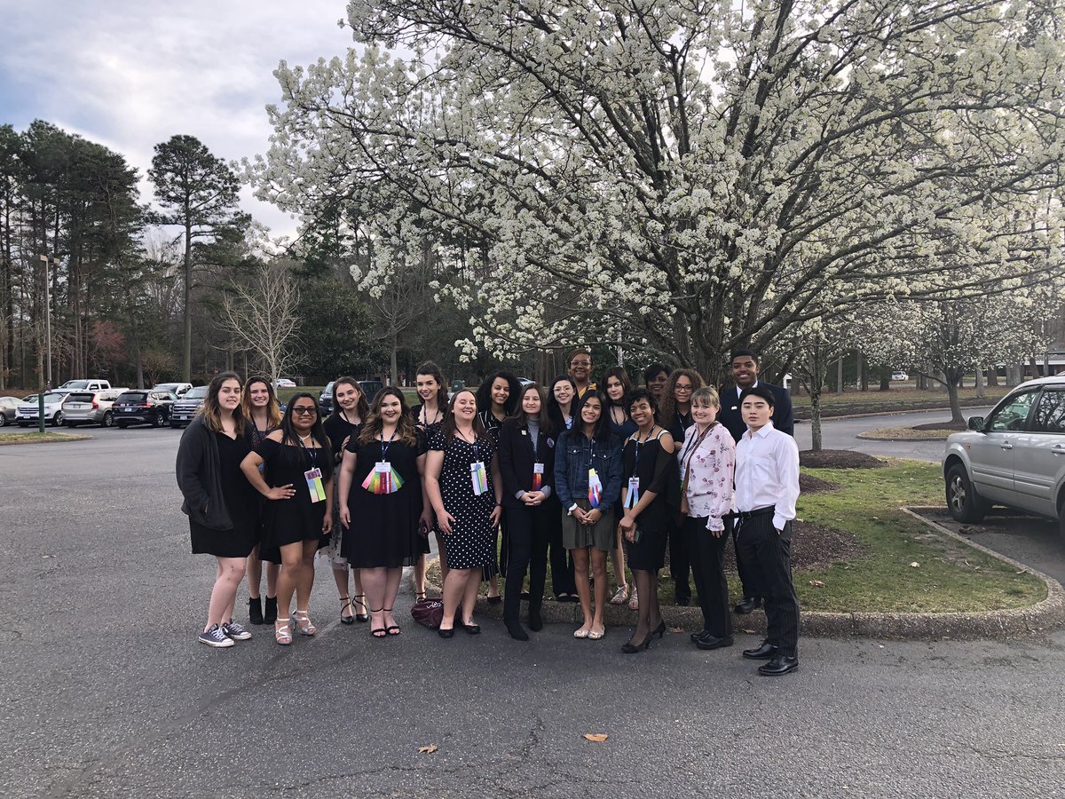 mayjanedavis's tweet photo. So proud of these #HOSA students. @hosafhp we will see you at nationals #orlandobound #techcenterpride @vbschools @TechCenterVB @VBTechCenter @kmvuono @sara_lockett @BeachSupe #dentalassisting #nursing #msa https://t.co/yvNspSwcYq