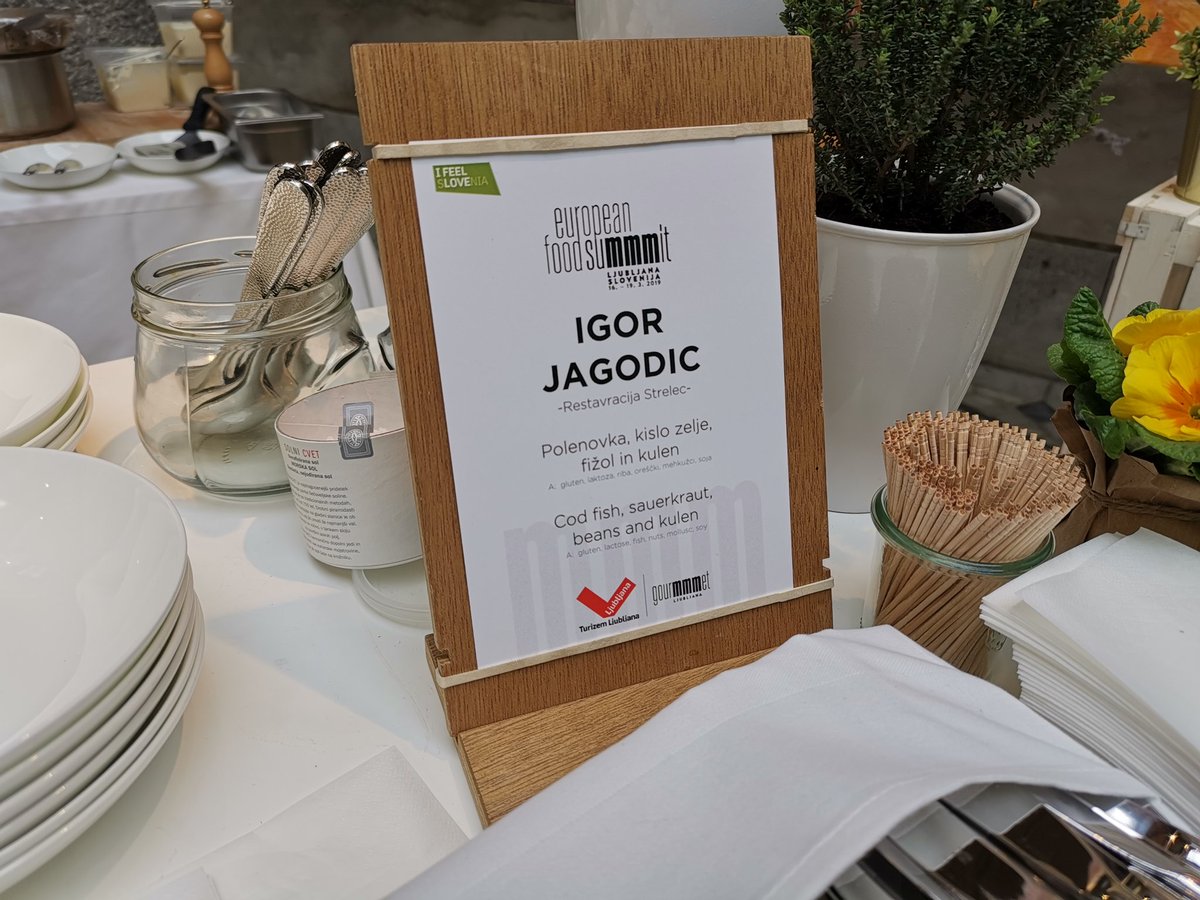 uporabnastran's tweet photo. 4. postaja je bila Mestna hiša, kjer je meščansko glavno jed pripravil Igor Jagodic (Restavracija Strelec).

#Ljubljana #eufoodsummit #gourmetlj #ifeelsLOVEnia @TurizemLJ @euFoodSummit @SloveniaInfo @KAVALGROUP #IgorJagodic #Strelec https://t.co/hRnruSW8mV