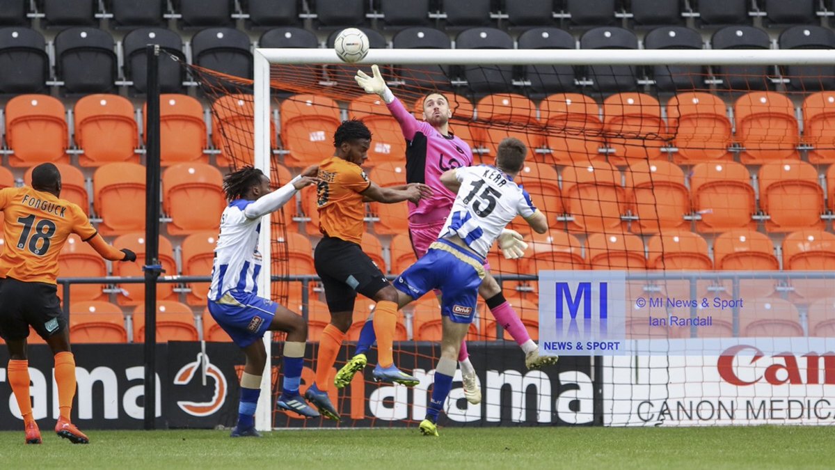 ianrandall71's tweet photo. Love a Saturday π· shooting @Official_HUFC #ShutterPress
3rd Photo was never a penalty π π !
#Pools have always left with at least a point when Iβve done their photoβs π #goodluck https://t.co/nsgwSjjaZg