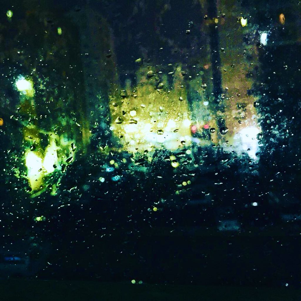 TahsinaHamid55's tweet photo. #raindrops ☔️💜🇦🇪‼️ https://t.co/iusAjirpwQ