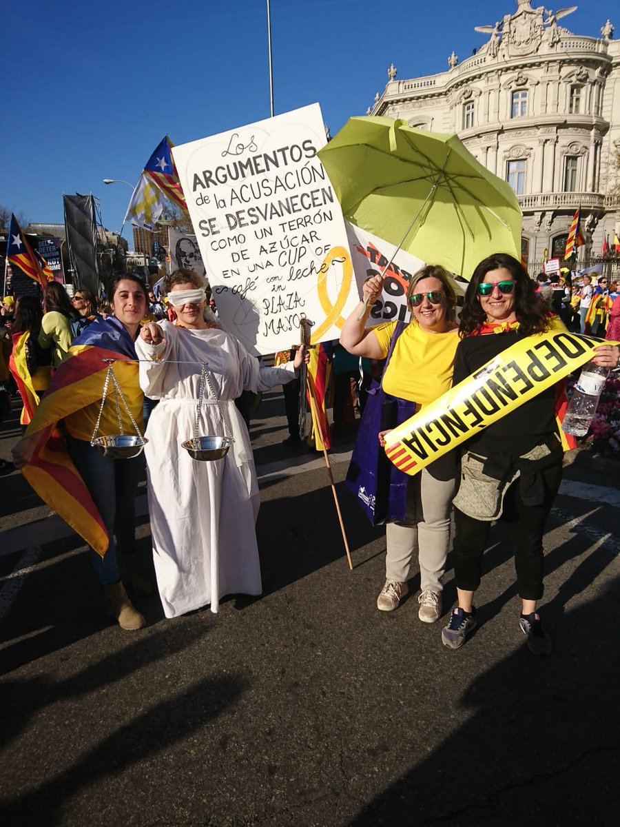 bitxaku's tweet photo. Deixo algunes imatges. Dia GENIAL. #OmplimMadrid #OmplimMadrid16M #16MOmplimMadrid #AutodeterminacióNoÉsDelicte #RepublicaCatalana https://t.co/3vMPivxR7A