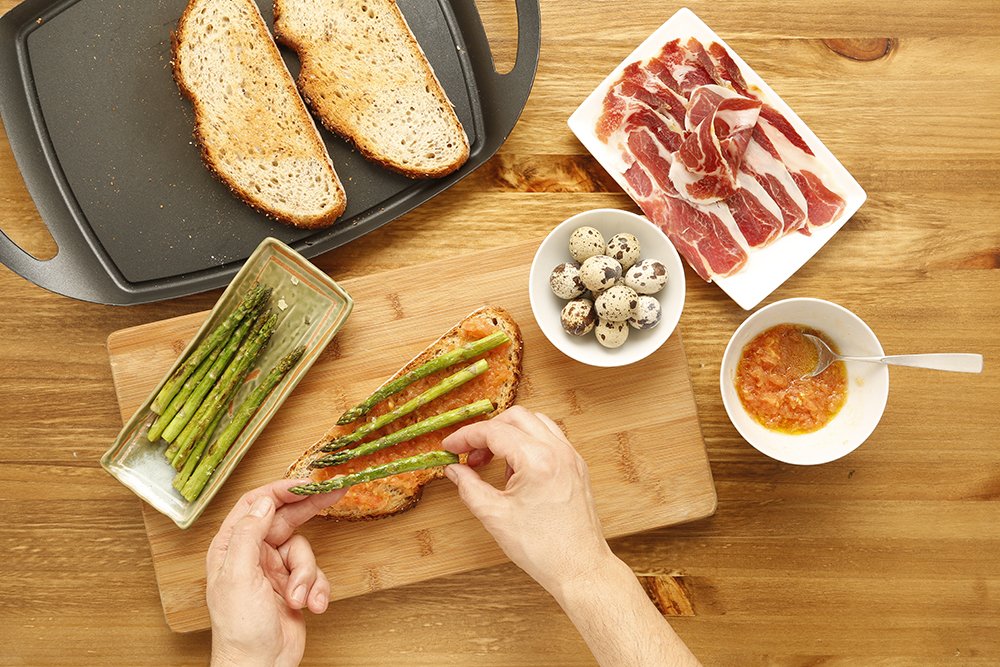 TheRustikBakery's tweet photo. Teníamos claro que hoy nos preparábamos esta #tostarustik de espárragos, jamón y huevos de codorniz para cenar. ¿A qué ahora tu también quieres? ☺️
https://t.co/VeLWQHJygJ https://t.co/UhvbJ5uHbL
