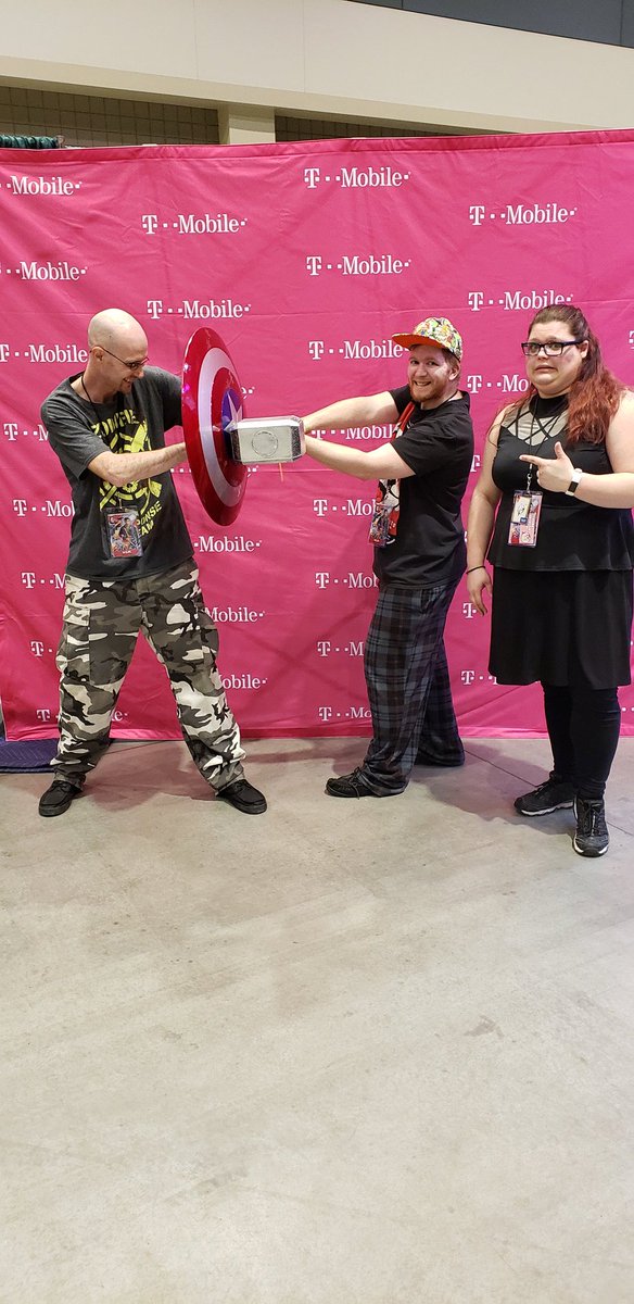 Messing around with <a href="/TMobile/">T-Mobile</a> They just wanted to play fightXD Nothing but fun <a href="/NC_Comicon/">NC Comicon</a>