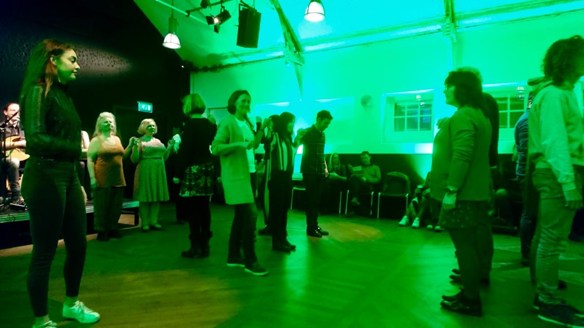 StPatricksAms's tweet photo. Last event of #StPatricksFestival 2019 is in full swing on #StPatricksDay Enjoying our #Irish (&amp; #Dutch!) céili w/ music by #FourOfAKind, instruction by Redmond School of #IrishDancing &amp; our guests having the best time on the dance floor! 💚 #StPatricksFestAms #SPF19Ams #craic https://t.co/cwlNA3KEvX