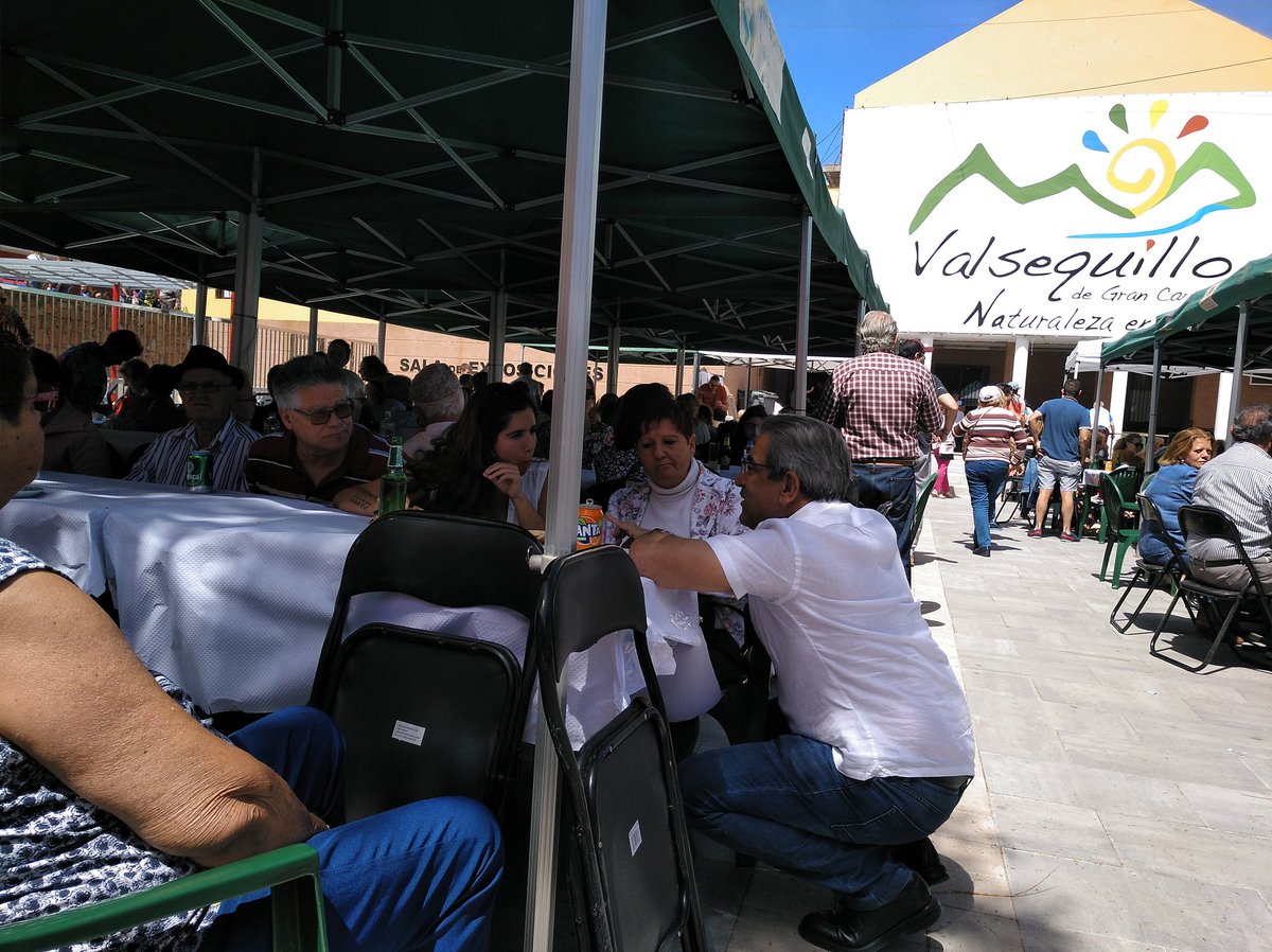 RomanRodWeb's tweet photo. Hoy he estado en el X Día del Vecino organizado por @AsbaValsequillo-@Nueva_Canarias, un acto vecinal que cumple 10 años y que ya es toda una tradición. Gracias al millar de personas que nos han acompañado. Sin duda, Valsequillo es un ejemplo de identidad y progreso. https://t.co/7C8LMzFDx4