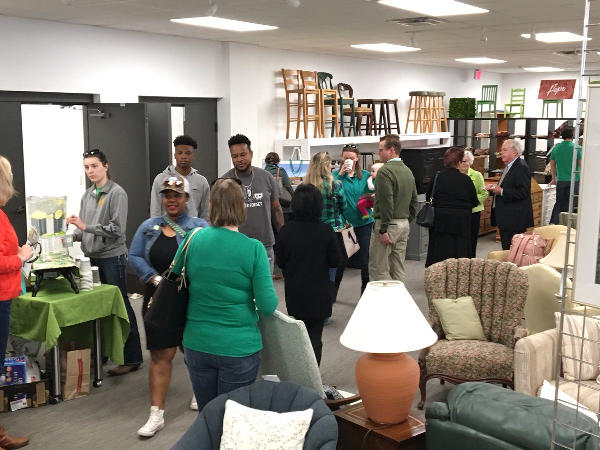JeaneWPowers's tweet photo. LR #38 Volunteering at The Green Chair Open House. This is a great organization to help unprivileged families. Did you know there are 5000 kids in Wake County who do not have a bed to sleep in? Be apart of the solution and help raise awareness for this organization. #LR38 https://t.co/ooZ8O6DRyL
