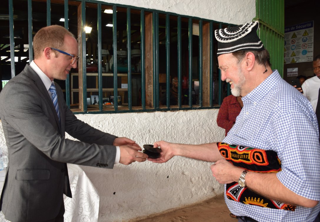 MimiMefoInfo's tweet photo. Today March 17th, 2019, the U.S. Assistant Secretary of State for African Affairs’ visited Crelicam, the US owned ebony factory, one of American Investments in Cameroon. 
Tibor Nagy was accompanied by the US Ambassador to Cameroon, Peter Henry Barlerin. 
His visit ends Monday. https://t.co/oeQDSvEXAV