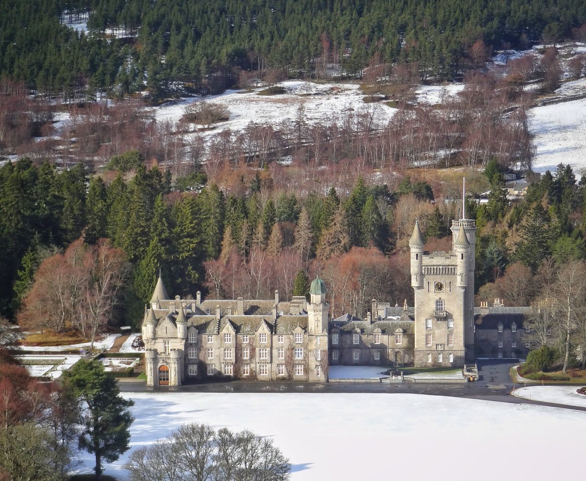 moab_in's tweet photo. With quite a lot of snow and changeable weather, decided against a mountain run and kept it low level with some shelter in the forest above #balmoral. Turned out to be a good choice #winterabdn #aberdeenshire #visitabdn https://t.co/Oaaa5czyWg