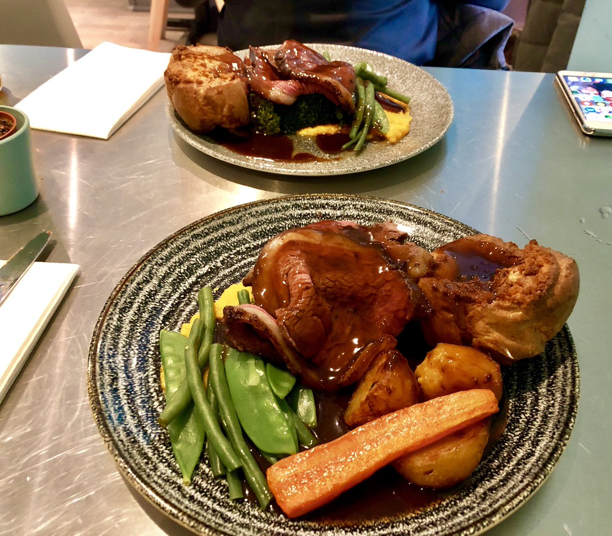 stephenhunter21's tweet image. 2 nil and Sunday Roast @tipsymonkeyuk perfect #EFCmatchday