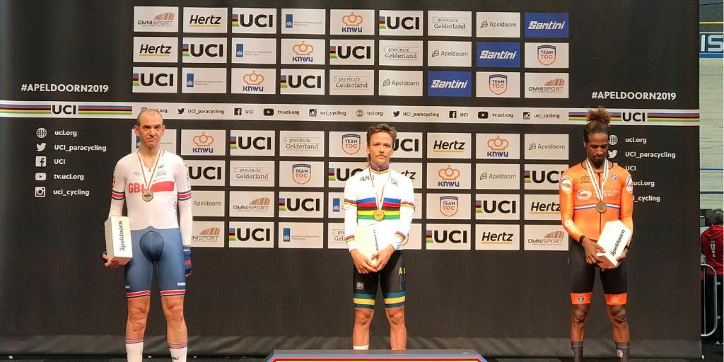 beatcyclingclub's tweet photo. HELD! Vandaag pakte @Daniela18061552 de derde plek op de scratch. Hij sluit de WK para-cycling daardoor af met twee prachtige bronzen medailles. 🥉🥉 https://t.co/RMHtbaIDua