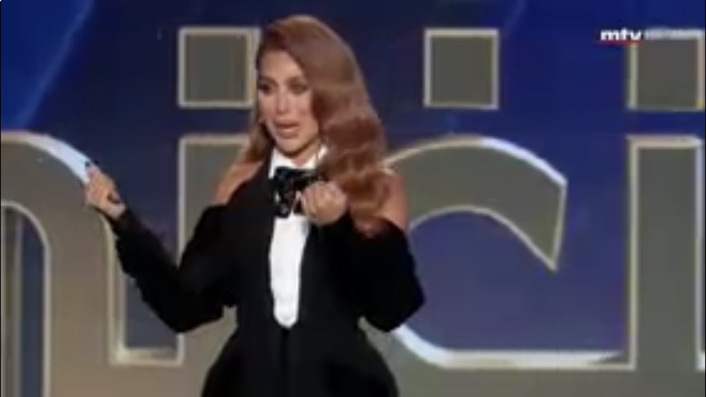MariaZamel1's tweet photo. @mayadiab @mtvlebanon مع انه ال Connection ببكي بس هيك حياة الطلاب الجامعيين😂مايااا ميس يوووو بتجنني يا عمرري😍😍😍😍♥️♥️♥️ https://t.co/BtlQHPXLmR