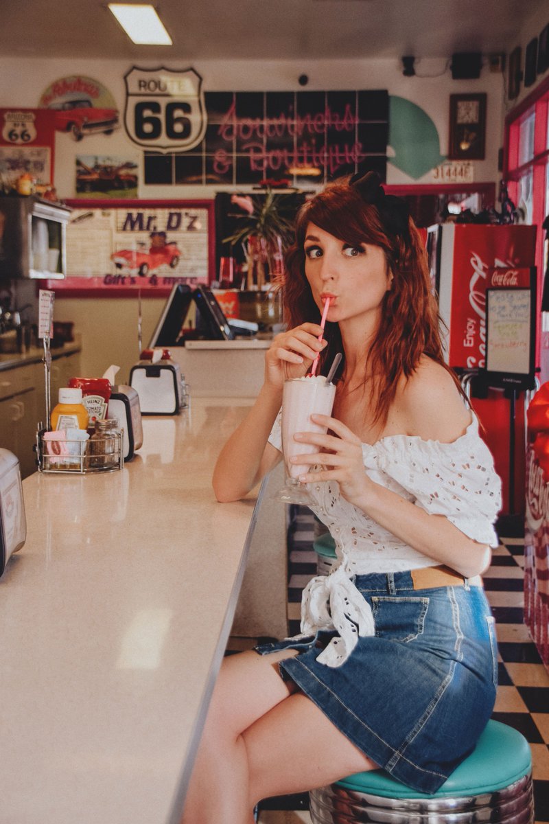depechesmode's tweet photo. NOUVEAU POST 🇺🇸
> https://t.co/W8CyKsXdoV
Et si on s'arrêtait dans un diner pour manger ce soir ?🍔
Je vous emmène au bord la #Routte66, un #mikshake à la main !
#RoadTripUsa #Diner https://t.co/djOWpKnbDj