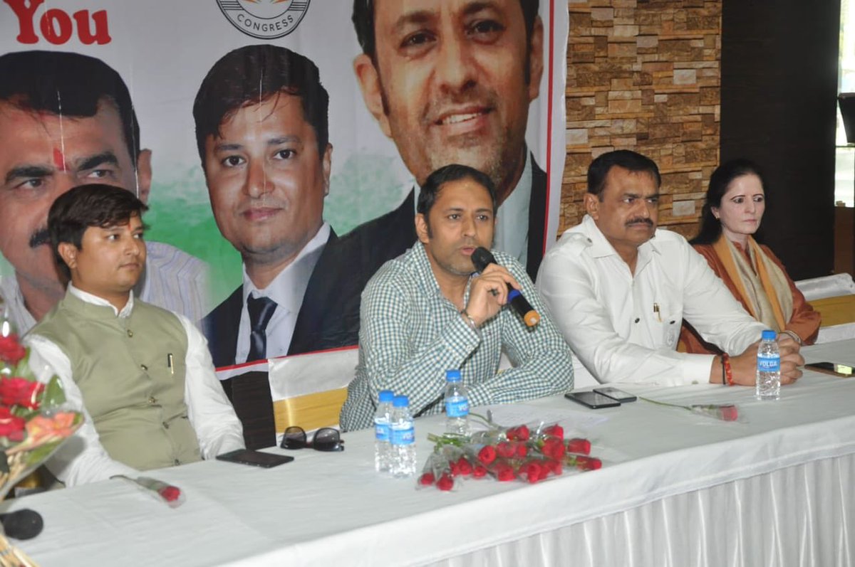 ajay_bagadiya's tweet photo. An Honour to inaugurate Dewas Chapter of A.I.P.C. 
Madhya Pradesh ⁦@ShashiTharoor⁩ ⁦@JM_Scindia⁩  ⁦@ameetasinh⁩ ⁦@OfficeOfKNath⁩ ⁦@RahulGandhi⁩ ⁦@INCIndia⁩ ⁦@milinddeora⁩ ⁦@ahmedpatel⁩ ⁦@ProfCongIndore⁩ ⁦@ProfCong⁩ https://t.co/utYQzgPfPb