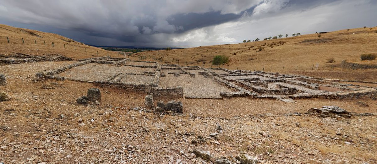 iberHistoria's tweet photo. Ciudad celtíbera y romana de Uxama Argaela. Desde al menos el siglo III a.C. Luego continuó como núcleo urbano hasta al menos la Edad Media. Existe también en el lugar una torre de vigía árabe del siglo X. El Burgo de Osma, Soria. 41°34'37.1"N 3°05'21.9"W https://t.co/D6NlRM7rkz