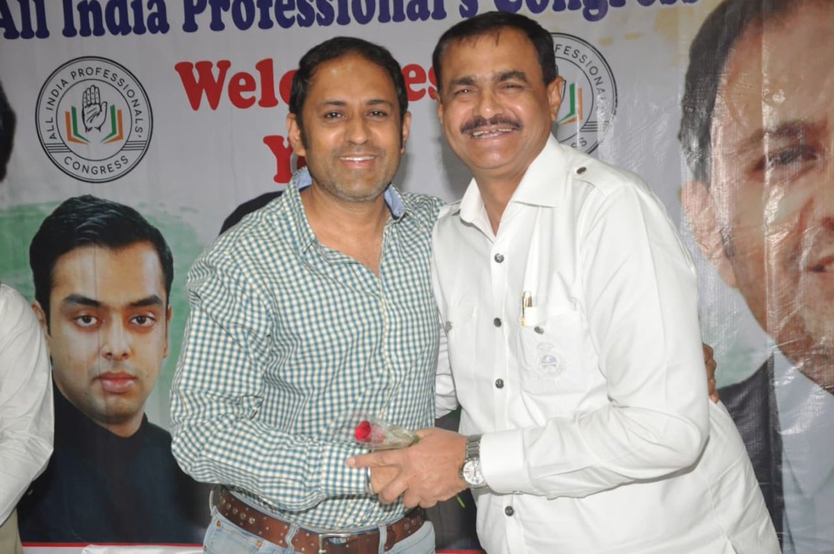 ajay_bagadiya's tweet photo. An Honour to inaugurate Dewas Chapter of A.I.P.C. 
Madhya Pradesh ⁦@ShashiTharoor⁩ ⁦@JM_Scindia⁩  ⁦@ameetasinh⁩ ⁦@OfficeOfKNath⁩ ⁦@RahulGandhi⁩ ⁦@INCIndia⁩ ⁦@milinddeora⁩ ⁦@ahmedpatel⁩ ⁦@ProfCongIndore⁩ ⁦@ProfCong⁩ https://t.co/utYQzgPfPb